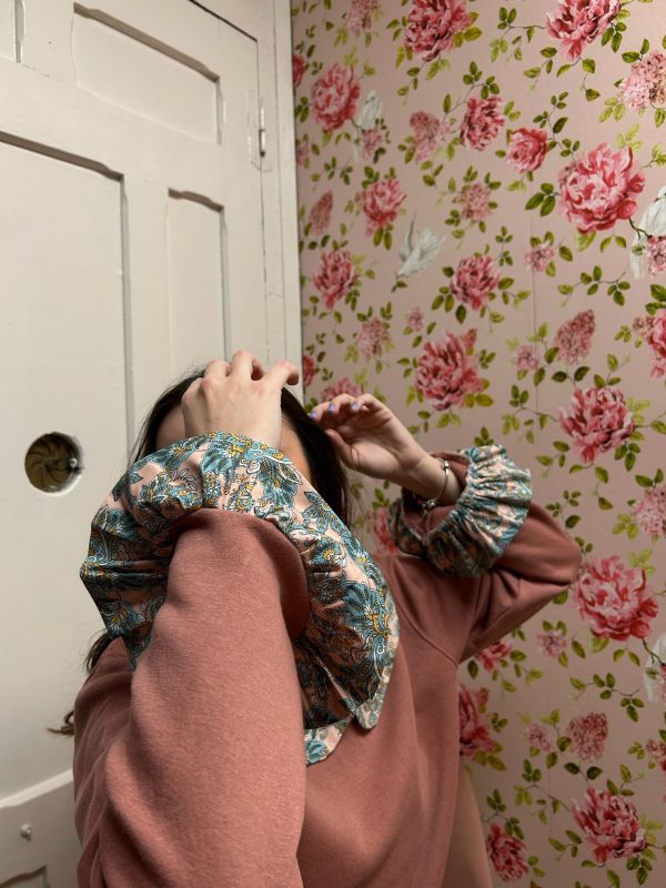 Sudadera Rosa Volante - Imagen 3